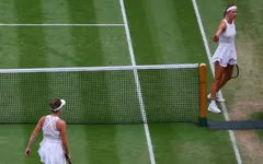 Wimbledon 2023: Không bắt tay đối thủ, Azarenka bị khán giả la ó