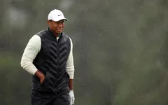 Tiger Woods đã có thể đi bộ bình thường trở lại sau phẫu thuật