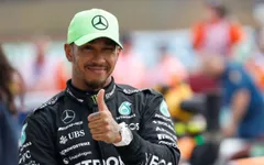 F1 | Đội đua Mercedes gia hạn hợp đồng với Lewis Hamilton
