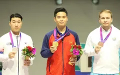 Phạm Quang Huy nhận thưởng 'nóng' sau tấm HCV ASIAD 19