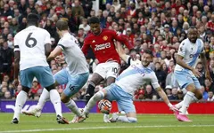 2 đội bóng thành Manchester đều nhận thất bại tại vòng 7 Premier League