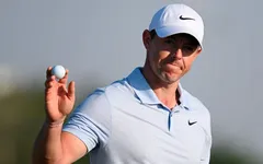 Rory McIlroy tiếp tục dẫn đầu sau vòng 2 Invitational