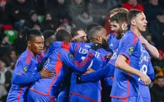 Lyon ngược dòng thắng kịch tính Metz