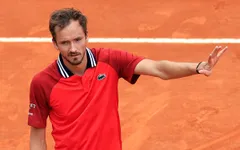 Daniil Medvedev dừng bước tại vòng 3 Monte Carlo Masters