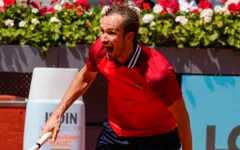 Daniil Medvedev và Andrey Rublev ghi tên mình vào tứ kết Madrid mở rộng 2024