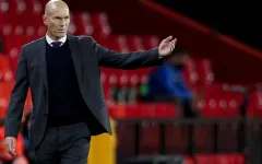 Zidane úp mở khả năng thay thế Erik ten Hag tại Man Utd