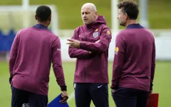 Lee Carsley thú nhận áp lực dù tuyển Anh toàn thắng