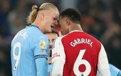 Thoát án phạt, hành động của Haaland vẫn bị huyền thoại Arsenal chỉ trích gay gắt