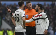 Berbatov chỉ trích gay gắt: Cầu thủ Man Utd nên xấu hổ vì Jonny Evans giành MOTM