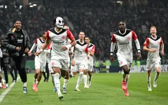 Eintracht Frankfurt vào vòng 1/8 cúp Quốc gia Đức
