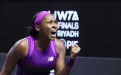 Đánh bại Aryna Sabalenka, Coco Gauff vào chung kết WTA Finals
