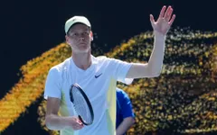 Jannik Sinner tiến vào vòng 2 Australia mở rộng 2025