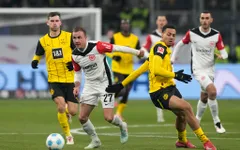 Vượt qua Dortmund, Frankfurt áp sát nhóm đầu Bundesliga