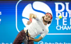 Stefanos Tsitsipas vào chung kết Dubai Championship