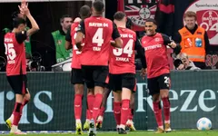 Bayer Leverkusen rút ngắn khoảng cách với Bayern Munich