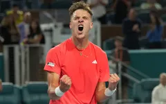 Jakub Mensik vào chung kết Miami mở rộng đối đầu với Novak Djokovic