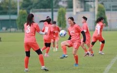 Đội tuyển nữ khắc phục sự khắc nghiệt của thời tiết mùa hè