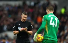 UEFA chính thức áp dụng luật mới dành cho thủ môn