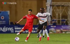 Văn Quyết giúp tuyển Ngôi sao Việt Nam chiến thắng Huyền thoại Man Utd