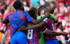 Liverpool gục ngã trước Crystal Palace sau loạt sút luân lưu đáng quên