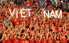 Người hâm mộ bóng đá hòa chung không khí hân hoan ngày Quốc khánh 2/9