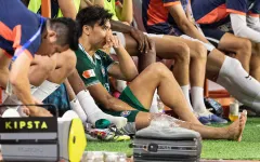 Thủ môn Bùi Tiến Dũng dính chấn thương nặng