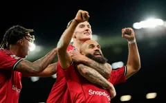 Thắng Brighton, Man Utd chen chân vào Top 4 Ngoại hạng Anh