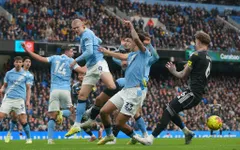 Foden tỏa sáng phút bù giờ, Man City thắng “hú hồn” trước Leeds