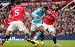 Hàng công bùng nổ, MU vùi dập Man City tại Old Trafford