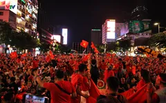 Người hâm mộ vỡ òa cảm xúc sau chiến thắng của U23 Việt Nam