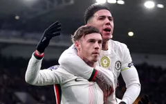 Cole Palmer lập hat-trick, Chelsea áp đảo Wolves, bám sát MU trên BXH