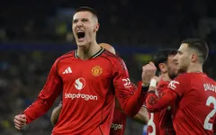 Đánh bại Everton, MU trở lại top 4 Ngoại hạng Anh