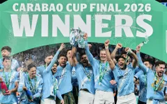 Arsenal trả giá vì sai lầm, Man City lên ngôi tại Wembley