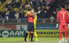 Các trọng tài Malaysia cầm còi 2 trận cực "nóng" tại vòng 20 V.League 2025-2026