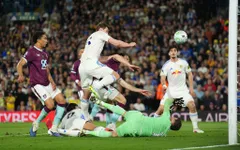 Leeds bứt tốc, cánh cửa trụ hạng rộng mở