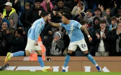 Đánh bại Crystal Palace, Man City áp sát Arsenal trong cuộc đua vô địch