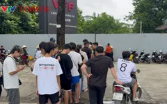 CĐV xếp hàng từ sớm, mong được vào sân cổ vũ cho ĐT Việt Nam