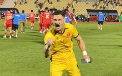 HLV Kim Sang Sik: “Ronaldo hay Messi cũng có thể bị Lê Giang Patrik cản phá”