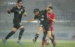 Trận U17 Việt Nam - U17 Palestine bị tạm hoãn giữa chừng vì mưa lớn