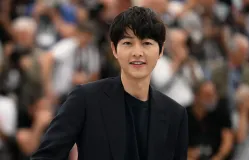 Song Joong Ki thể hiện tình yêu với con gái