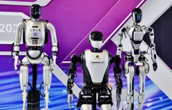 Trung Quốc cho 100 robot hình người "đi học"