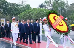Lãnh đạo Đảng, Nhà nước vào Lăng viếng Chủ tịch Hồ Chí Minh, tưởng niệm các Anh hùng liệt sỹ