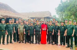 Hàng ngàn người đến thăm nhà lưu niệm Đại tướng Võ Nguyên Giáp tại Quảng Bình