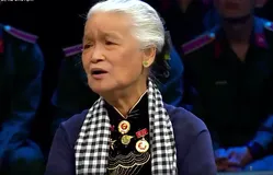 Người phụ nữ 78 tuổi rong ruổi trên chiếc xe "độ" đi vẽ mẹ Việt Nam anh hùng