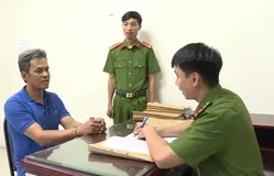 Bắt khẩn cấp tài xế chống đối làm CSGT gãy tay ở TP Hồ Chí Minh