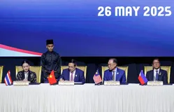 Thủ tướng cùng các nhà lãnh đạo ký Tuyên bố “ASEAN 2045: Tương lai chung của chúng ta”