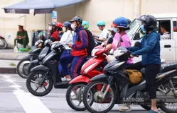 Hà Nội lạnh bất thường giữa mùa hè: Thời tiết "đảo chiều" và lời cảnh báo từ khí hậu