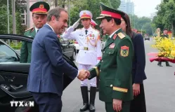 Đại tướng Phan Văn Giang tiếp Bộ trưởng Quân đội Pháp Sébastien Lecornu