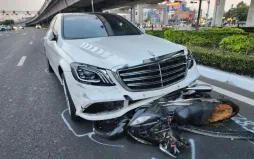 Vụ ô tô Mercedes tông 10 xe máy ở TP Hồ Chí Minh: Một nữ sinh đã tử vong