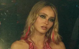 Lily-Rose Depp vẫn yêu thích The Idol bất chấp tai tiếng